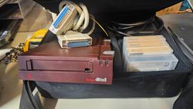 Iomega Io2000-px I02000-px 2gb External Tape Drive Zip With Cary Case And Tapes