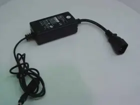 Fjt-q316 Skynet 5 Volt Dc 1a Ac Adapter / Power Supply 47-63hz 100-240vac/0.5a